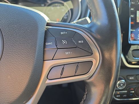 Used 2019 Jeep Cherokee Limited image 22