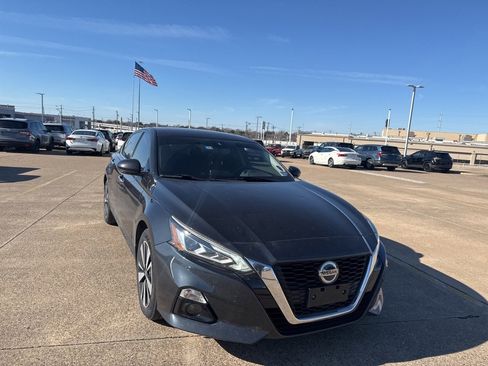 Used 2020 Nissan Altima 2.5 SL image 2