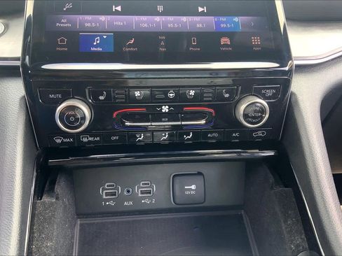 Used 2022 Jeep Grand Cherokee L Overland w/ Luxury Tech Group IV image 34