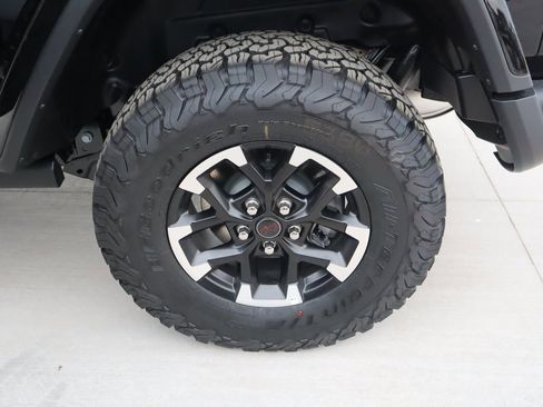 New 2025 Jeep Wrangler Unlimited Rubicon w/ Steel Bumper Group image 19