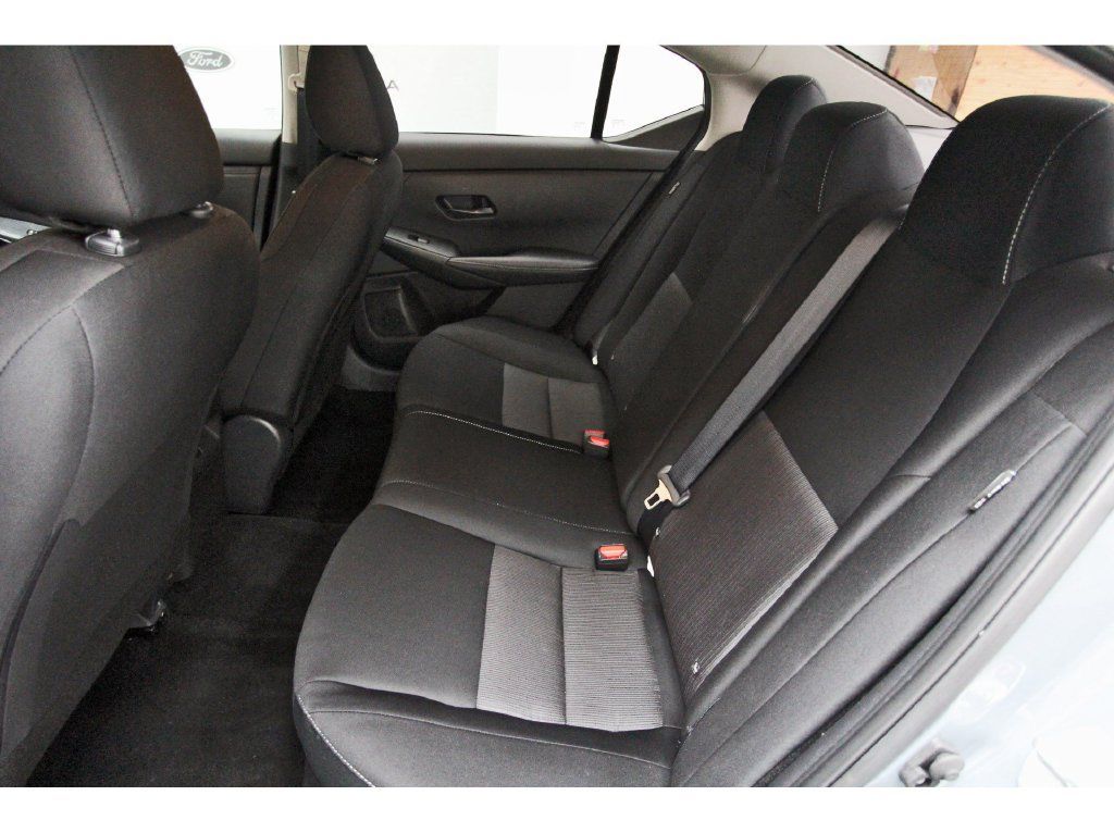 Used 2025 Nissan Sentra SV FWD image 11
