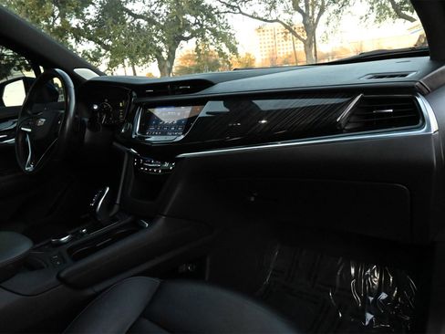 Certified 2023 Cadillac XT6 Premium Luxury image 25