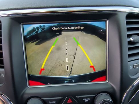 Used 2018 Jeep Grand Cherokee Limited w/ Luxury Group II image 24