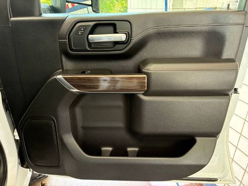 Used 2021 Chevrolet Silverado 2500 LT w/ Z71 Off-Road Package image 17