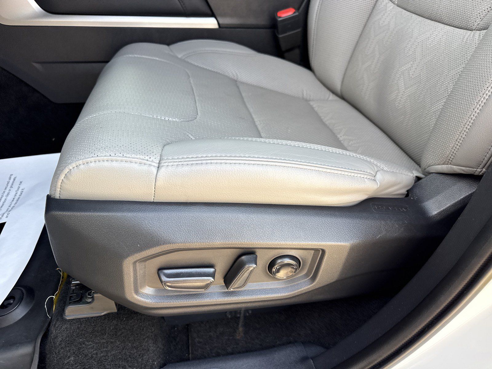 Used 2024 Toyota Tundra Limited AWD/4WD image 12