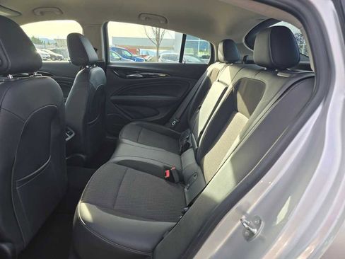 Used 2019 Buick Regal Preferred image 16