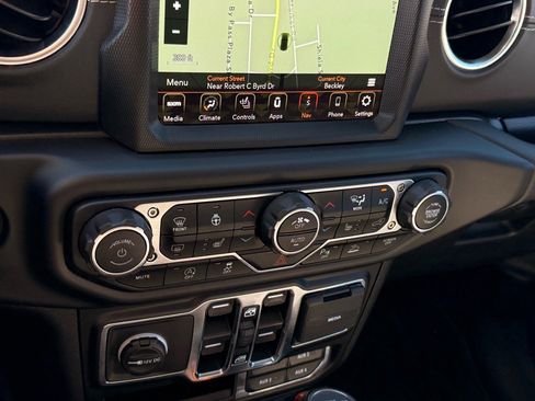 Used 2021 Jeep Gladiator Overland w/ Popular Equipment Package image 20