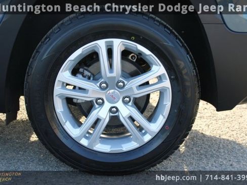 Used 2024 GMC Terrain SLE image 14