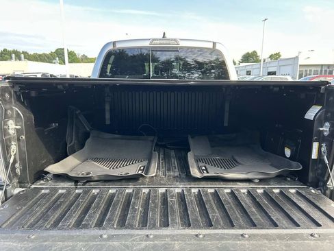 Used 2023 Toyota Tacoma TRD Off-Road w/ Technology Package AWD/4WD image 12