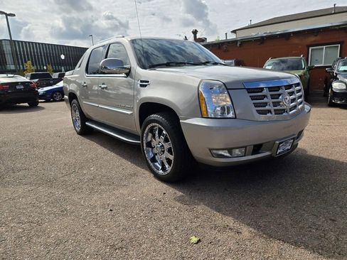 Used 2007 Cadillac Escalade EXT w/ Information Package image 1