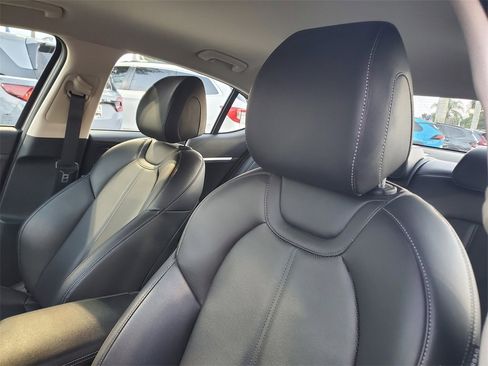 Used 2023 Genesis G70 2.0T image 16