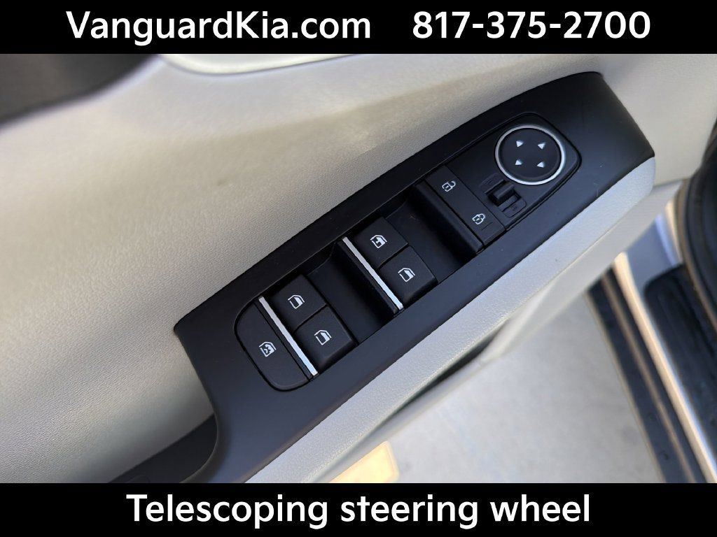Certified 2025 Kia Soul LX w/ LX Technology Package FWD image 17