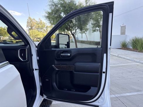 Used 2020 GMC Sierra 1500 Denali w/ Denali Ultimate Package AWD/4WD image 16