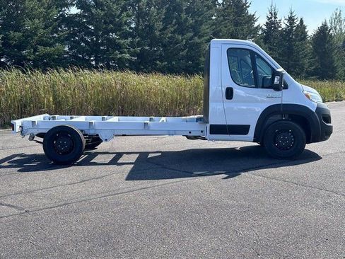 Used 2024 RAM ProMaster 3500 w/ Quick Order Package 22G SLT FWD image 2