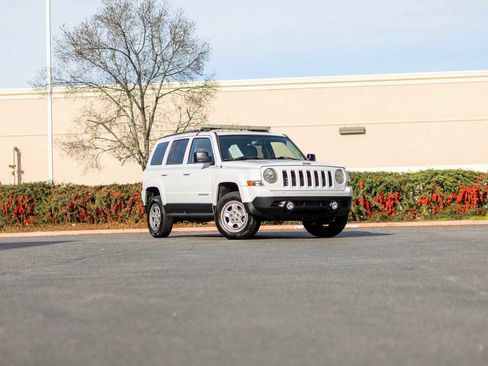Used 2016 Jeep Patriot Sport w/ Power Value Group image 1