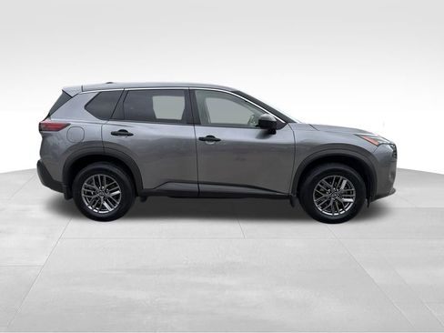 Used 2023 Nissan Rogue S image 9