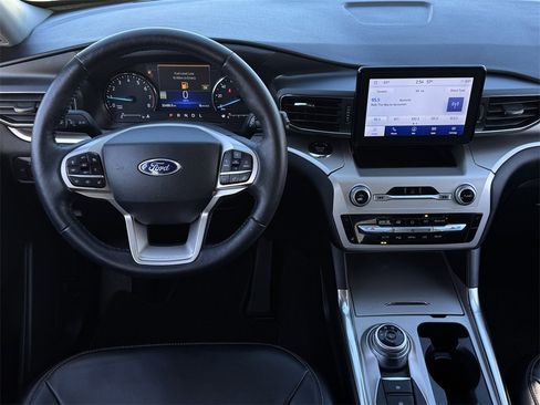 Used 2022 Ford Explorer XLT w/ Equipment Group 202A image 13