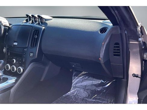 Used 2009 Nissan 370Z Touring w/ Sport Pkg RWD image 18