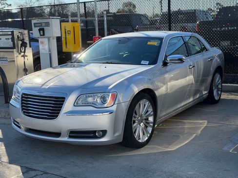 Used 2012 Chrysler 300 C image 3