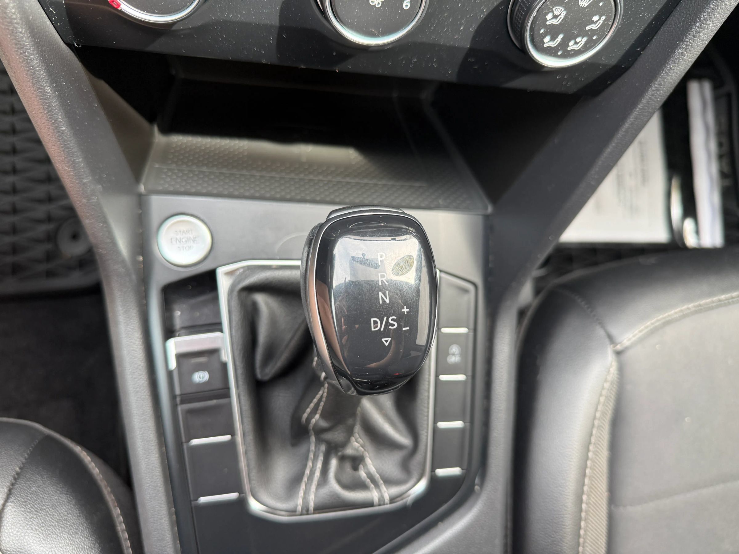 Used 2022 Volkswagen Taos SE FWD image 26