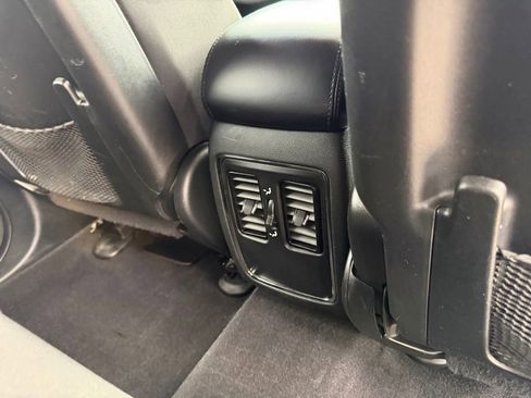 Used 2020 Jeep Grand Cherokee Laredo RWD image 34