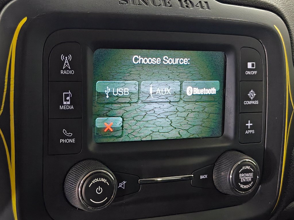 Used 2016 Jeep Renegade Latitude FWD image 26