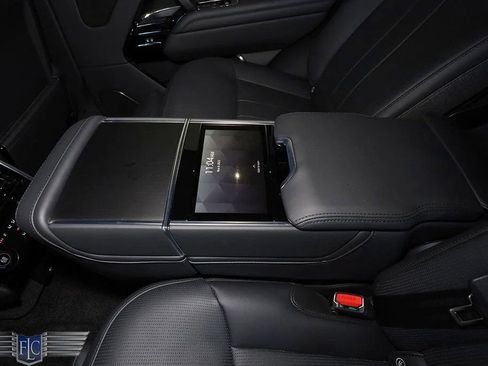 Used 2023 Land Rover Range Rover SV image 25