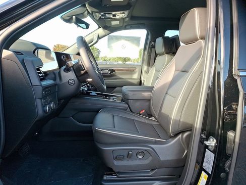 New 2026 Chevrolet Suburban Premier image 6