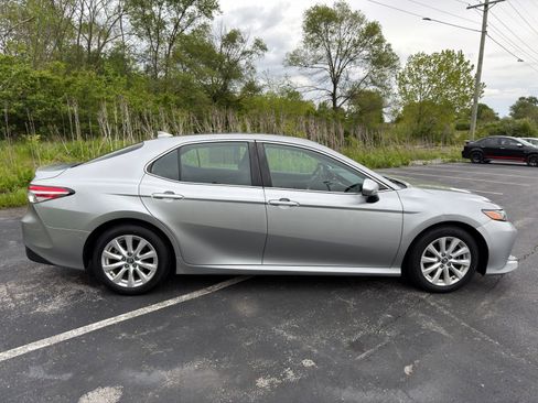 Used 2019 Toyota Camry LE FWD image 8