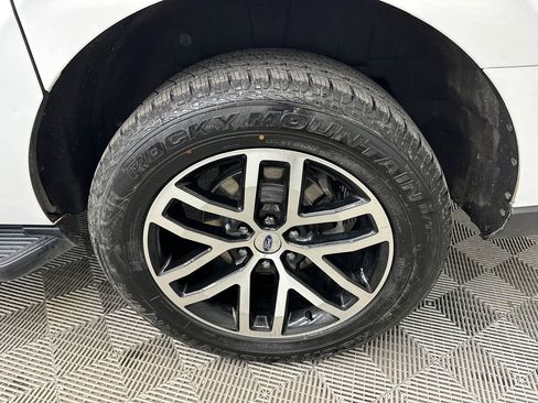 Used 2024 Ford Expedition Max Limited AWD/4WD image 24