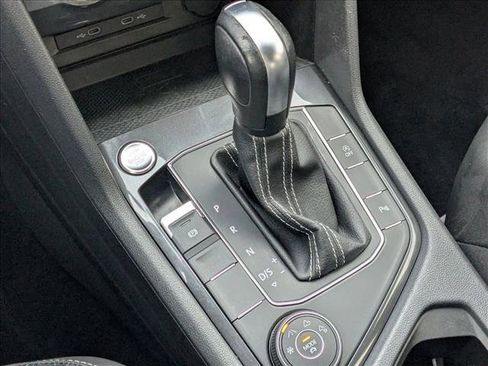 Used 2021 Volkswagen Tiguan SE R-Line image 17