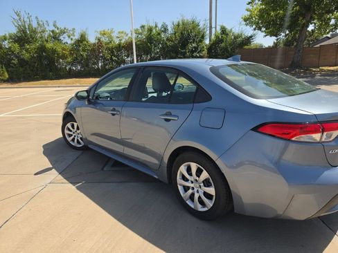 Used 2020 Toyota Corolla LE FWD image 4