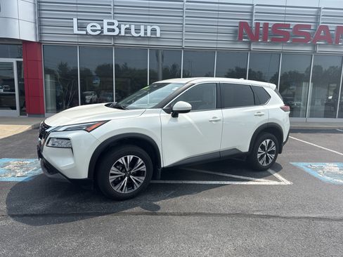 Used 2023 Nissan Rogue SV image 2