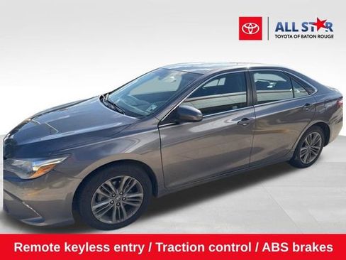 Used 2017 Toyota Camry SE image 1