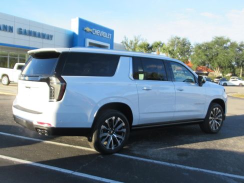 New 2026 Chevrolet Suburban High Country RWD image 4