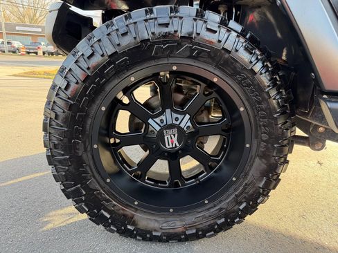 Used 2017 Jeep Wrangler Unlimited Sahara image 32