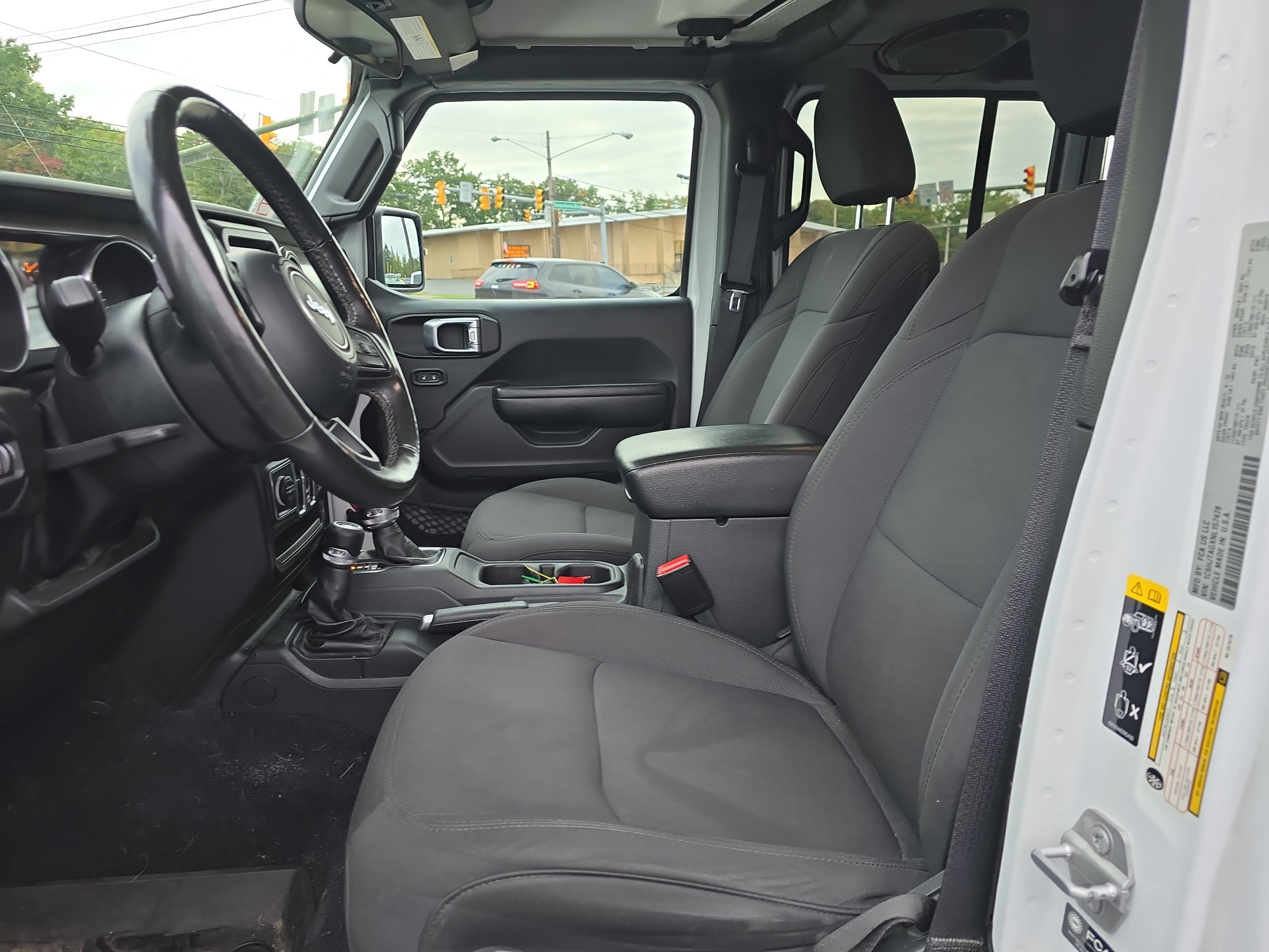 Used 2022 Jeep Gladiator Mojave AWD/4WD image 11