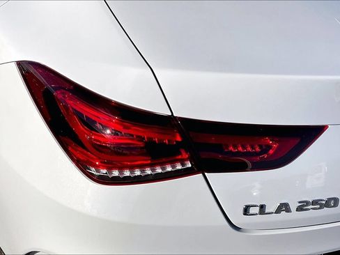 Used 2023 Mercedes-Benz CLA 250 image 32