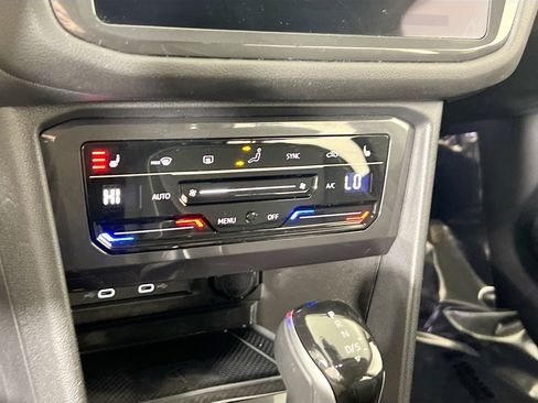 Used 2023 Volkswagen Tiguan SE image 15