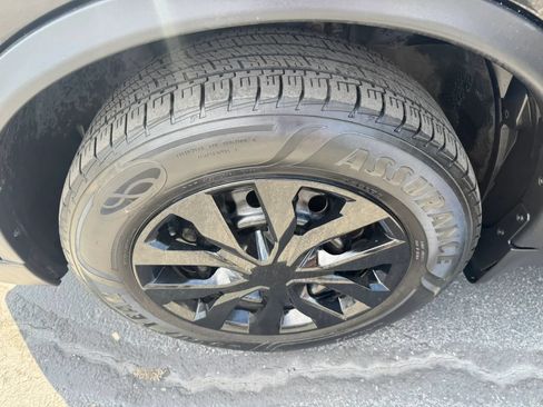 Used 2017 Nissan Rogue S AWD/4WD image 18