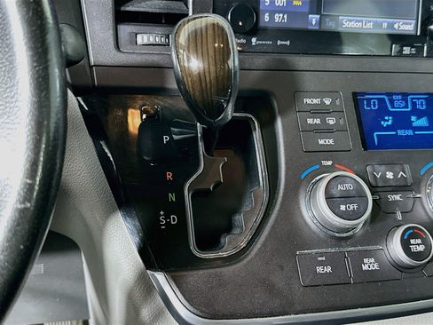 Used 2016 Toyota Sienna XLE w/ XLE Navigation Package FWD image 24