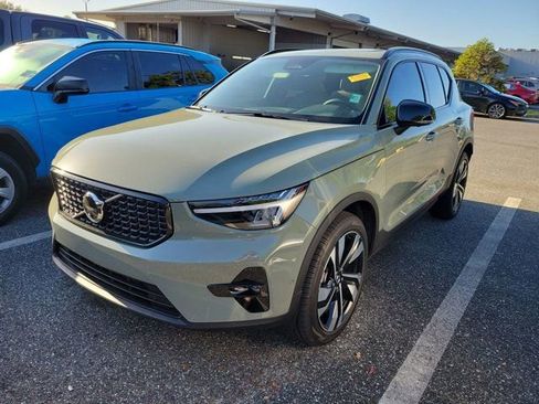 Used 2025 Volvo XC40 B5 Plus w/ Protection Package Premier image 8