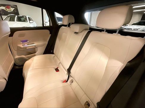 Certified 2025 Mercedes-Benz GLA 250 4MATIC image 18