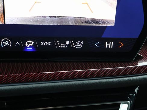 Certified 2024 Chevrolet Traverse RS image 30