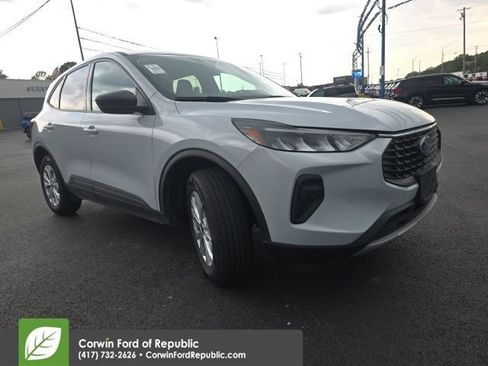Used 2025 Ford Escape Active w/ Tech Pack #1 AWD/4WD image 3