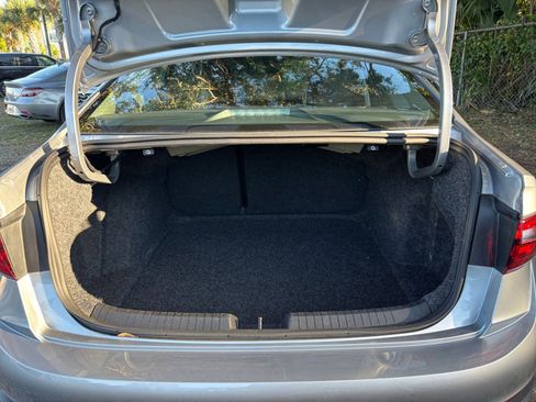 Used 2025 Volkswagen Jetta SE image 31