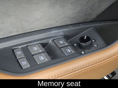 Used 2019 Audi e-tron Prestige w/ Prestige Package image 18