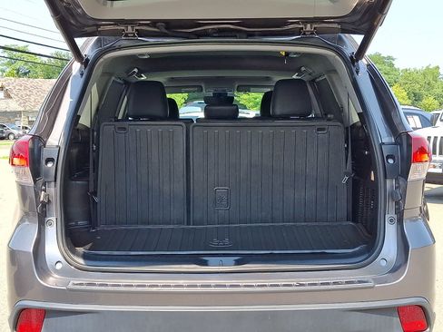 Certified 2019 Toyota Highlander XLE AWD/4WD image 32
