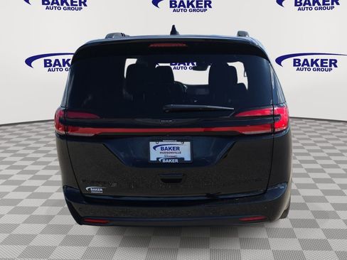 Used 2025 Chrysler Pacifica Limited FWD image 6