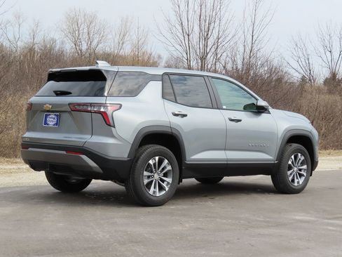 New 2026 Chevrolet Equinox LT FWD image 3